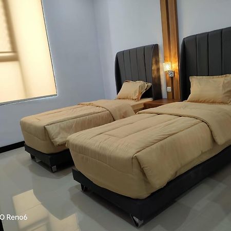City Hotel Tasikmalaya Extérieur photo