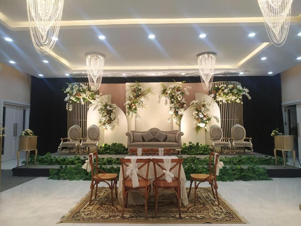 City Hotel Tasikmalaya Extérieur photo
