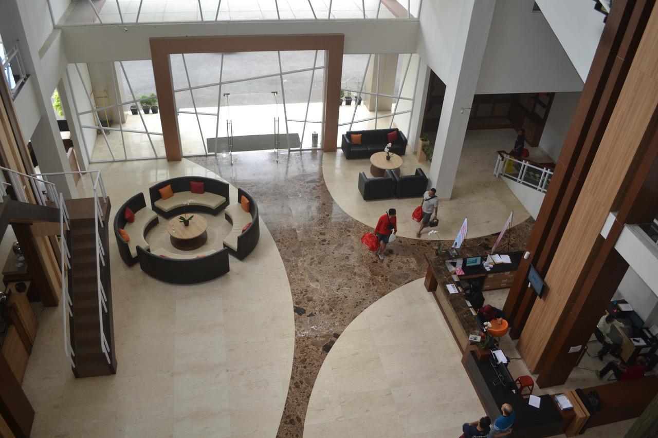 City Hotel Tasikmalaya Extérieur photo