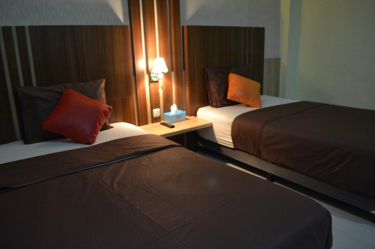 City Hotel Tasikmalaya Extérieur photo