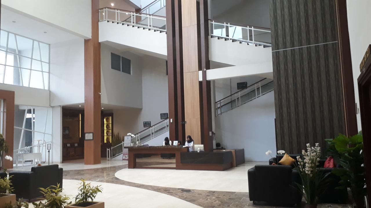City Hotel Tasikmalaya Extérieur photo