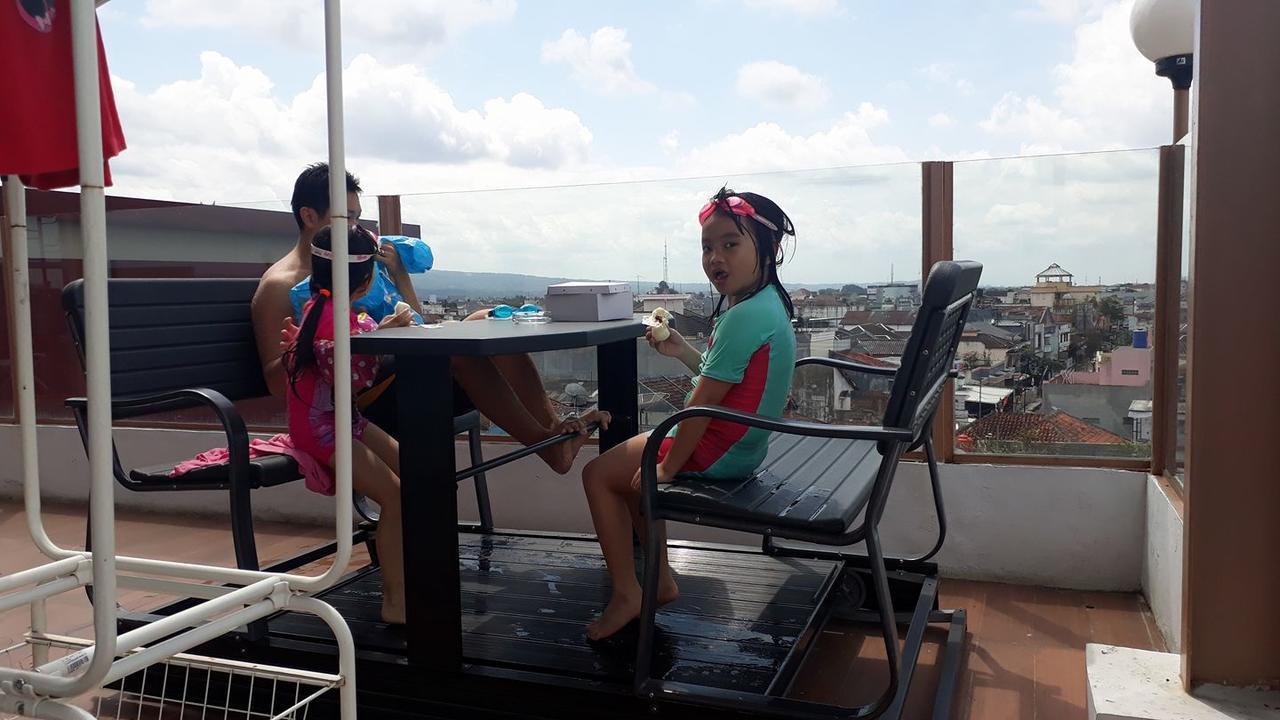 City Hotel Tasikmalaya Extérieur photo