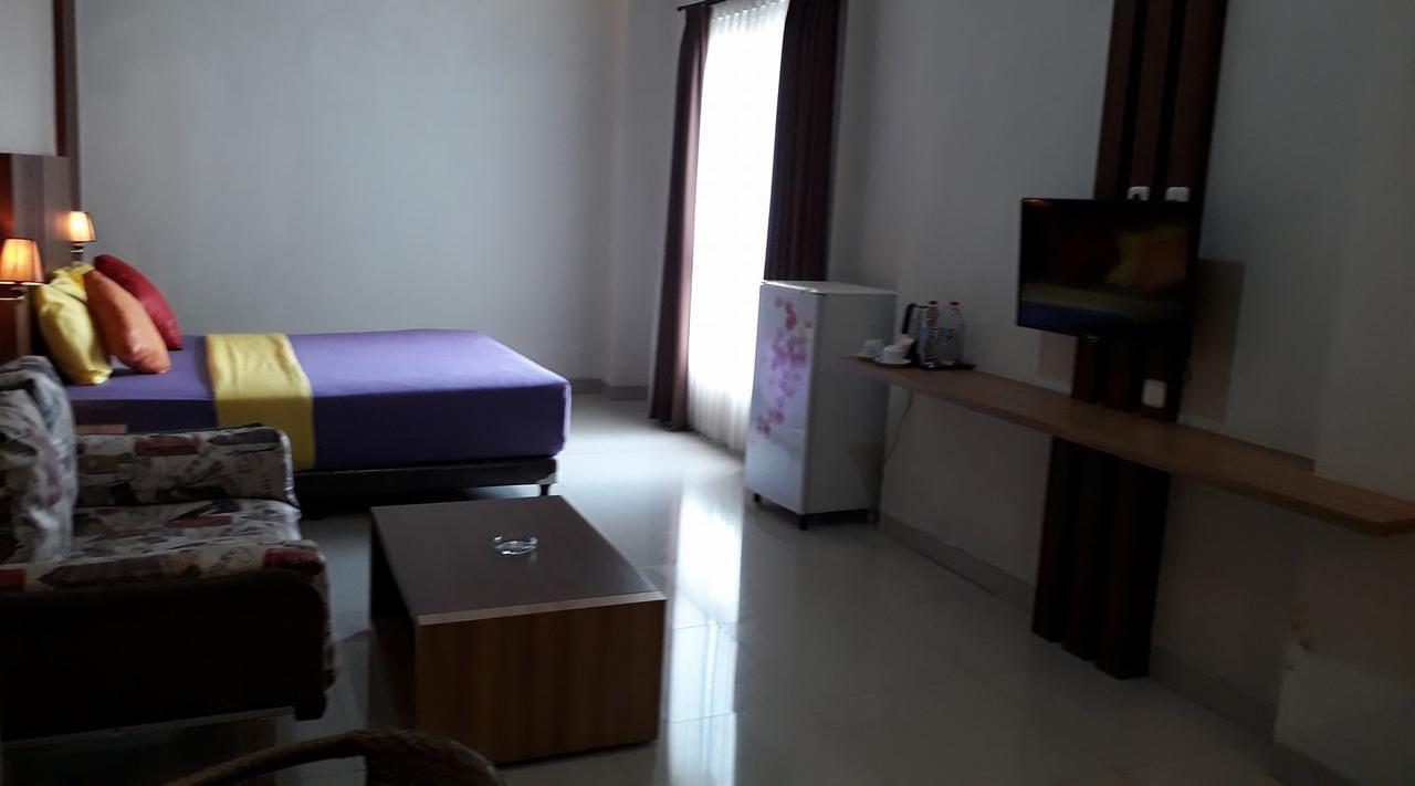 City Hotel Tasikmalaya Extérieur photo