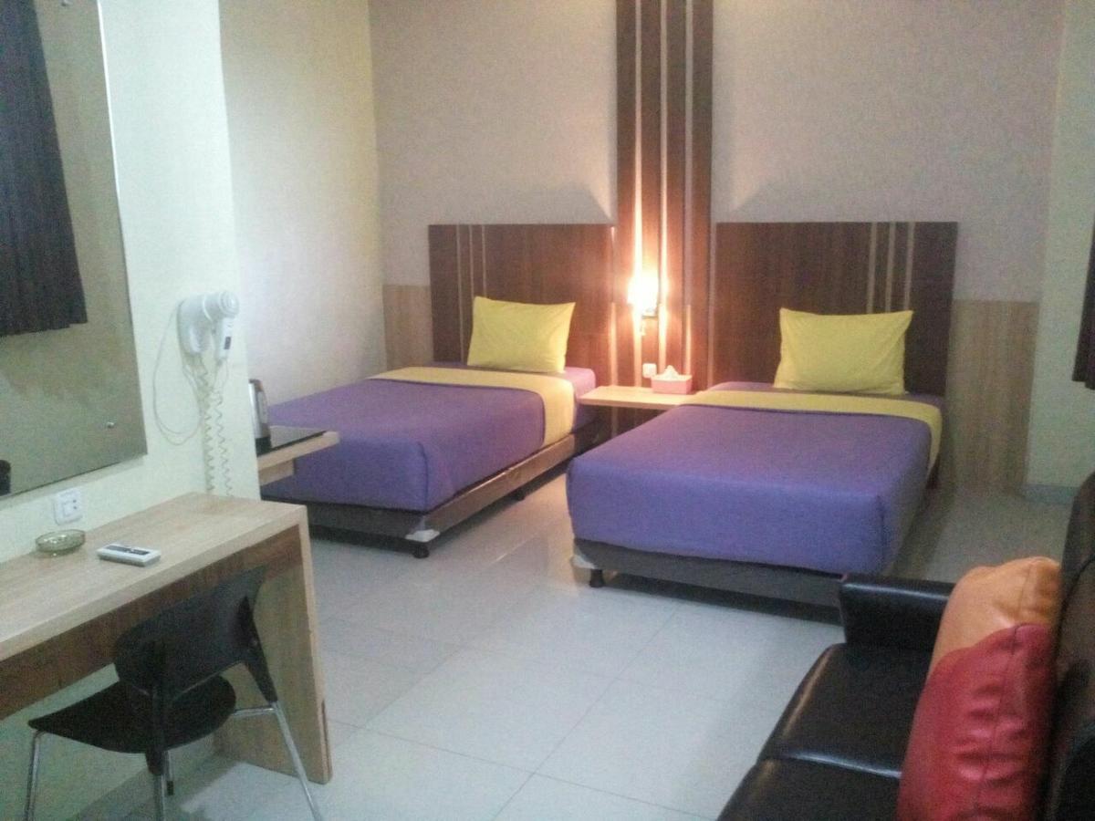 City Hotel Tasikmalaya Extérieur photo
