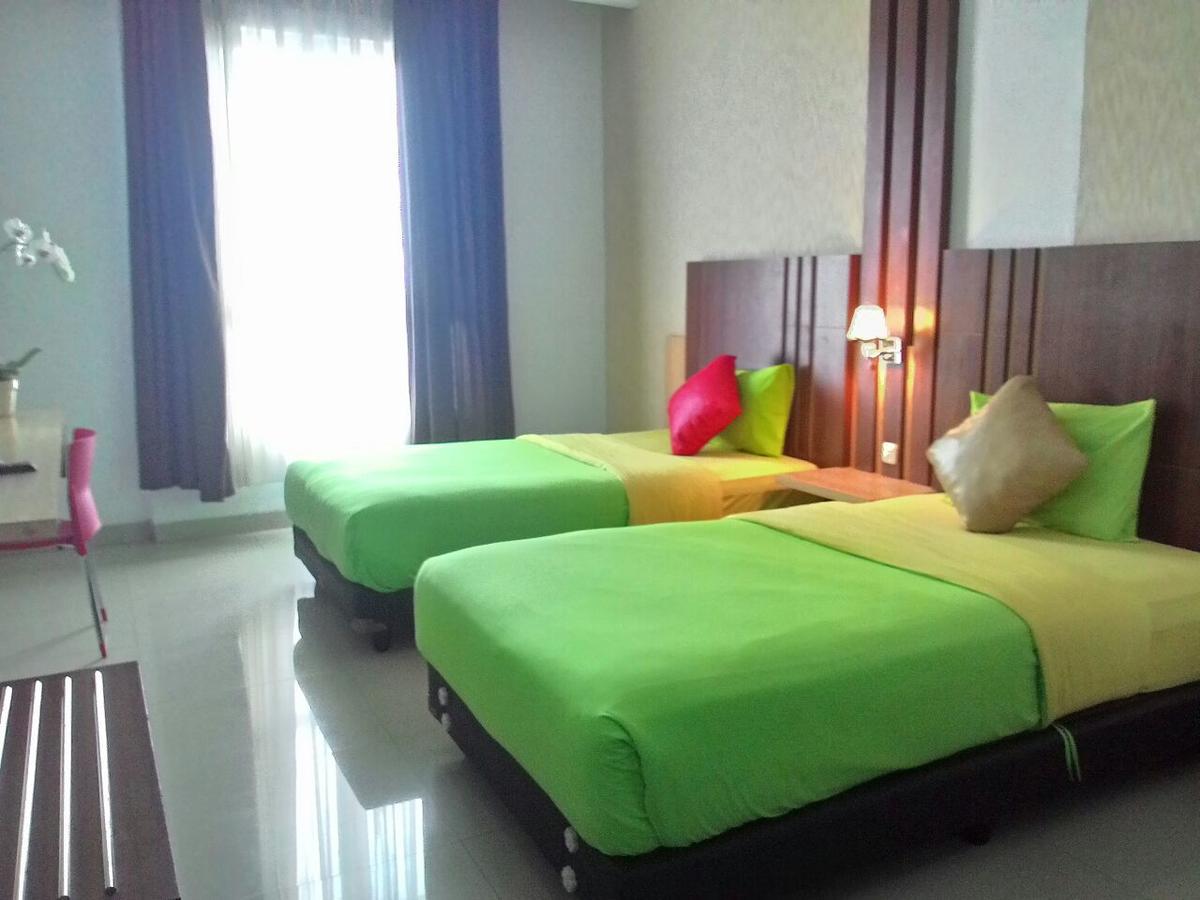 City Hotel Tasikmalaya Extérieur photo