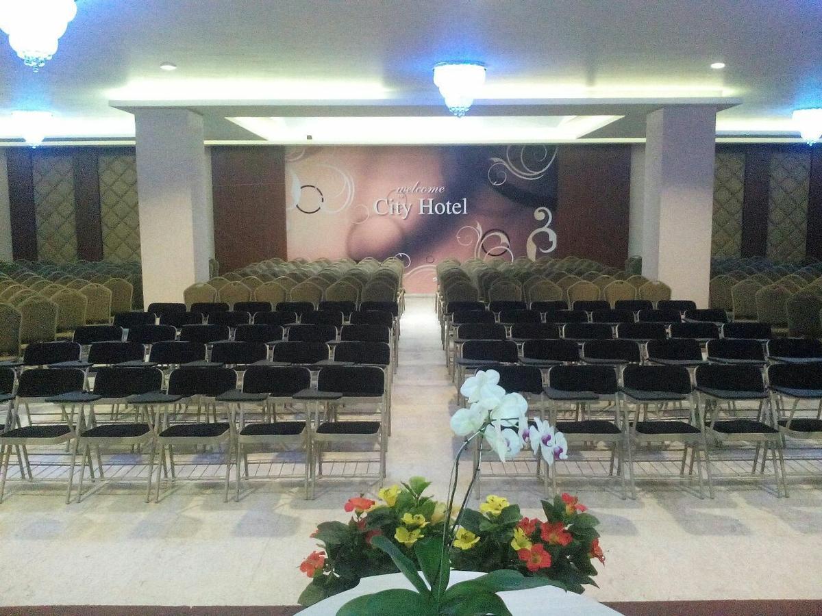 City Hotel Tasikmalaya Extérieur photo